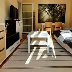Between Parks - King Bed - - Football Field Apartament